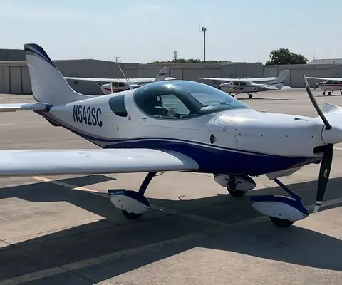 N542SC, a white and blue Czech Sport Aircraft SportCruiser, on the ramp